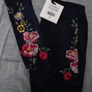 BNWT Embroidered Agnes and Dora Leggings